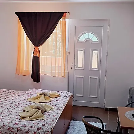 بيت ضيافة Isakovic Centar *