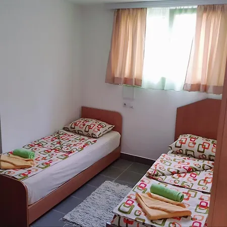 بيت ضيافة Isakovic Centar *