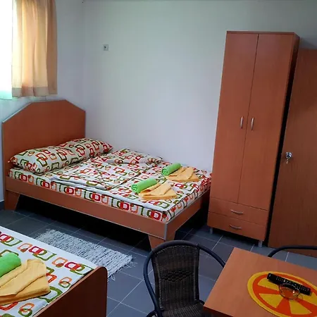 بيت ضيافة Isakovic Centar *